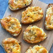 4 Garlic Bread with Cheese